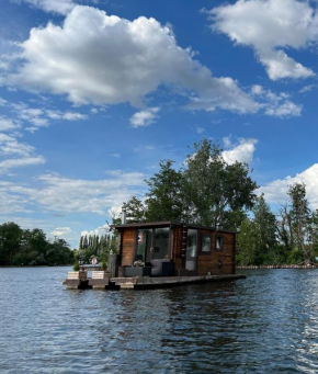 Gemütliches Hausboot mit Kamin in Berlin
